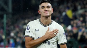 Everton quedó encantado con Carlos Alcaraz y lo compró en forma definitiva